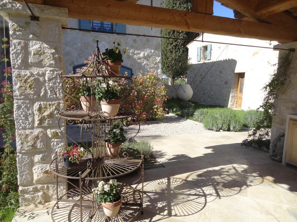 Bed and Breakfast Les 4 éléments Tourrettes-sur-Loup Exterior foto